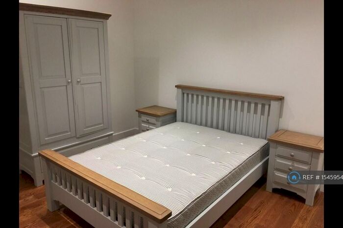 2 Bedroom Flat To Rent In Amwell Street, London, EC1R