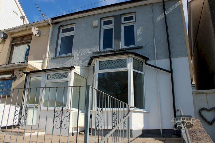 3 Bedroom End Of Terrace House To Rent In Tyntyla Road, Tonypandy, Rhondda Cynon Taff., CF40
