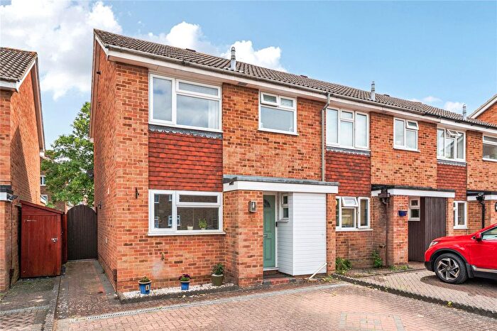 3 Bedroom End Terrace House For Sale In Egmont Road, Walton-On-Thames, KT12