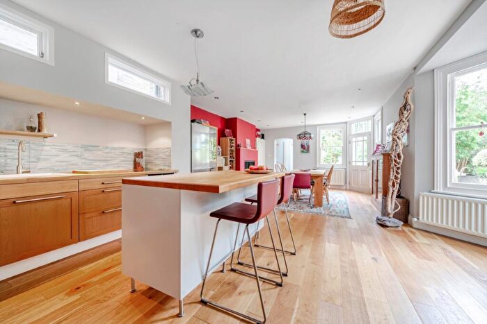 3 Bedroom Detached House To Rent In Eastern Road London, N2