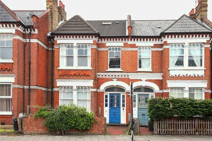 3 Bedroom Flat To Rent In Tooting Bec Road, Tooting Bec, London SW17