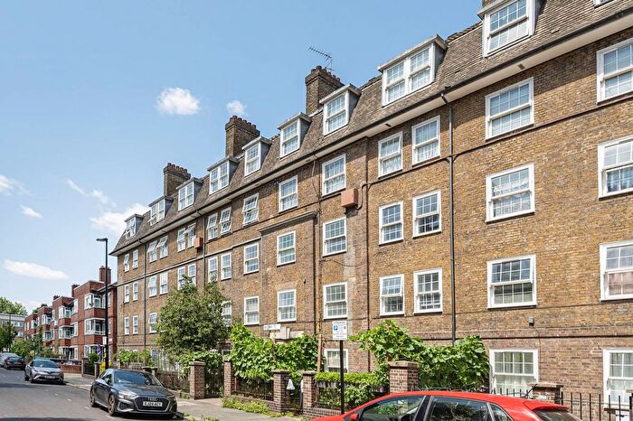 2 Bedroom Flat To Rent In Teale Street, Haggerston, London, E2