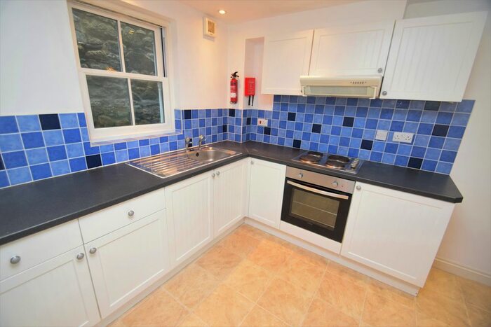 3 Bedroom Semi-Detached House To Rent In Grays Yard, Penryn TR10