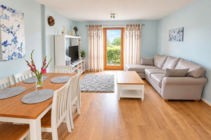 2 Bedroom Flat To Rent In Quiberon Court, Chadd Green, Plaistow, London, E13
