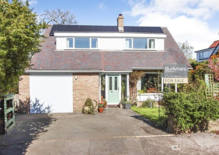 3 Bedroom Detached House For Sale In Newenham Road, Lymington, Hampshire, SO41