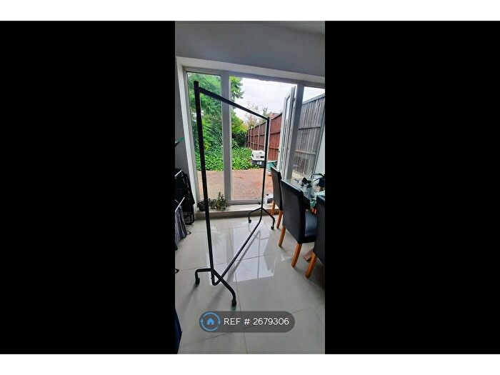 Studio To Rent In The Ridgeway, London, NW9