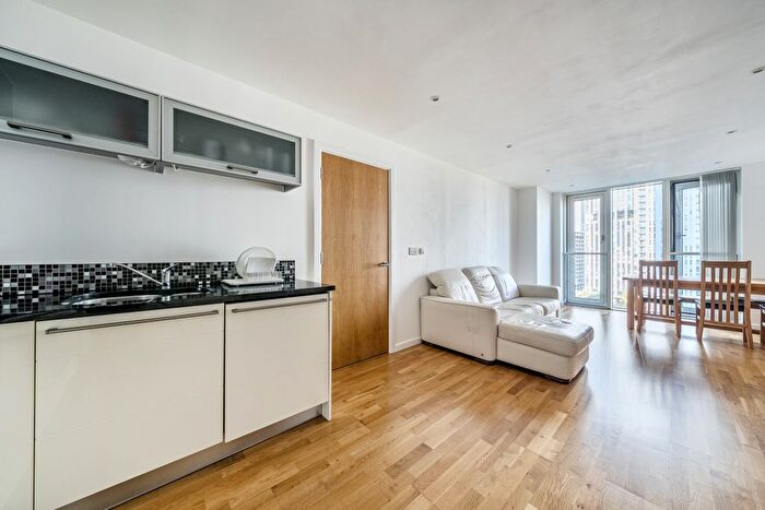 2 Bedroom Flat For Sale In Millharbour, London, E14