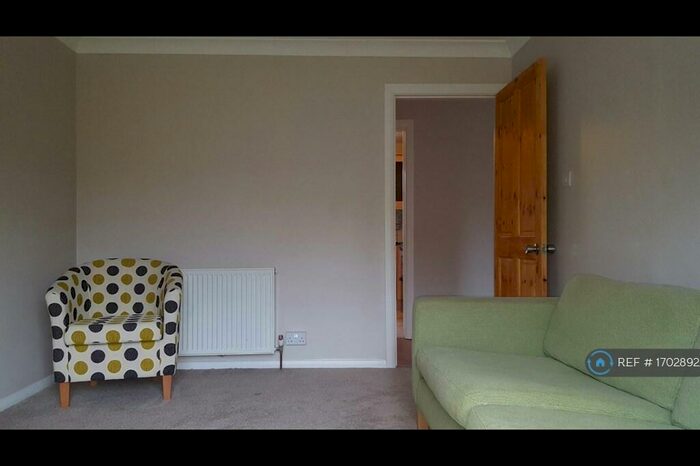 1 Bedroom Flat To Rent In Sandringham Court, Burnham, SL1