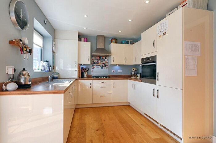 3 Bedroom Detached House For Sale In Brook Close, Swanmore, SO32