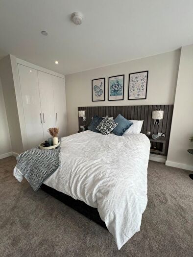 3 Bedroom Flat To Rent In New Road, Rainham, RM13