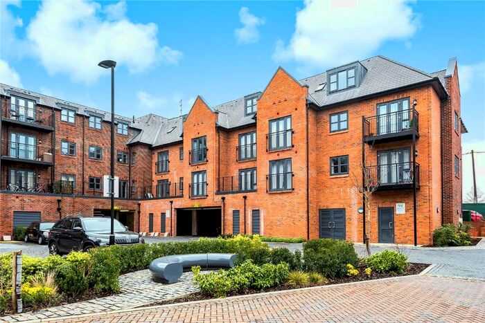 1 Bedroom Flat To Rent In Carter Court, Hook, RG27