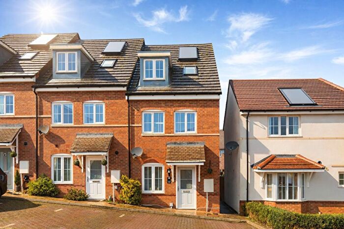 4 Bedroom End Of Terrace House For Sale In Stoney Fields, Watton At Stone, SG14