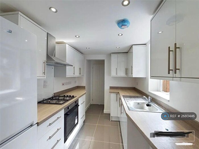 3 Bedroom Terraced House To Rent In Donnington Gardens, Reading, RG1