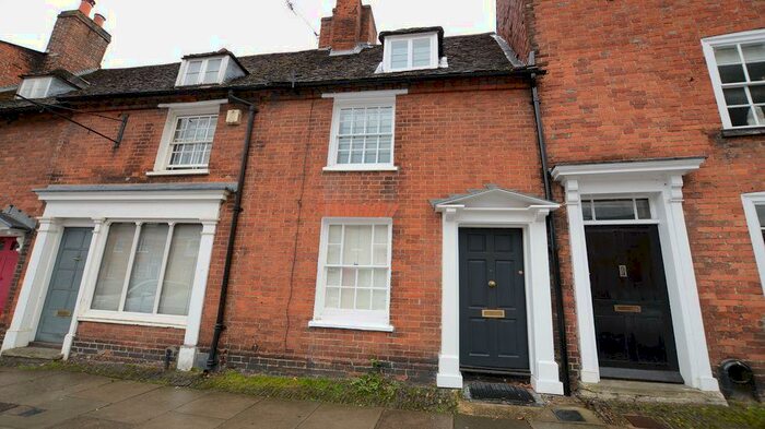 3 Bedroom Terraced House To Rent In Castle Street, GU9