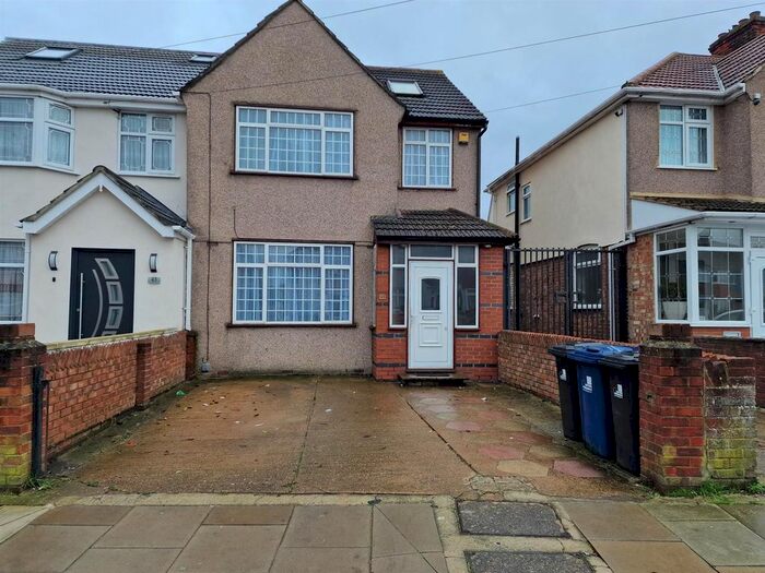 4 Bedroom End Of Terrace House To Rent In Masefield Avenue, Southall, UB1