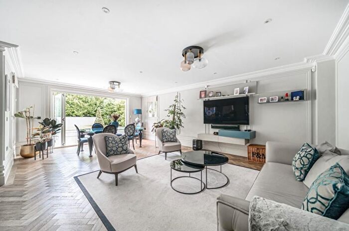 5 Bedroom Detached House To Rent In Woking, Surrey, GU22