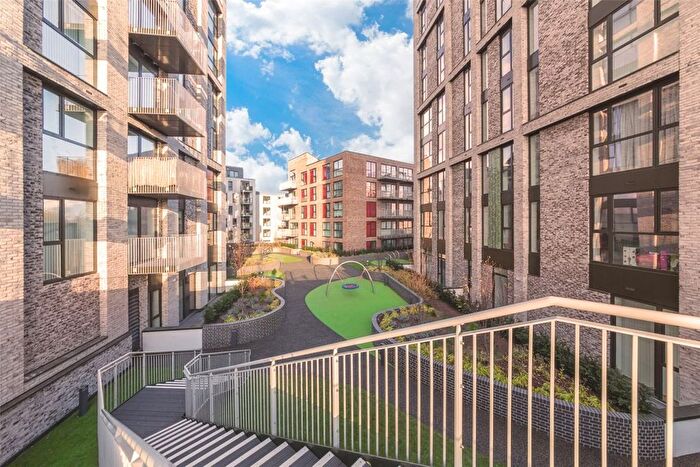 2 Bedroom Flat To Rent In Caxton Street North, Canning Town, E16