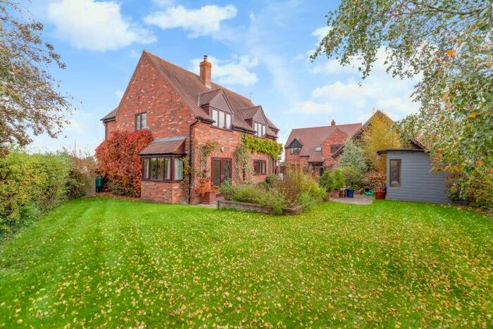 4 Bedroom Flat To Rent In Marie Close, OX27