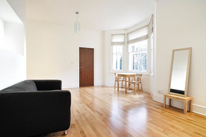 2 Bedroom Flat To Rent In College Place, Camden Town, NW1