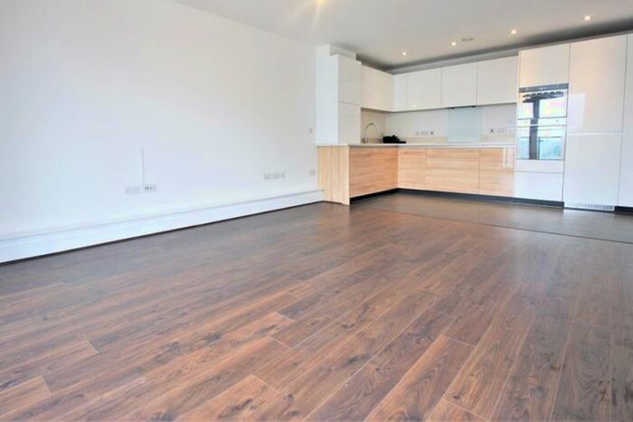 1 Bedroom Flat To Rent In Larch Place, Romford, RM3