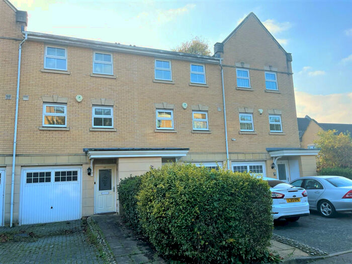 3 Bedroom Terraced House To Rent In Sparkes Close, Bromley, BR2