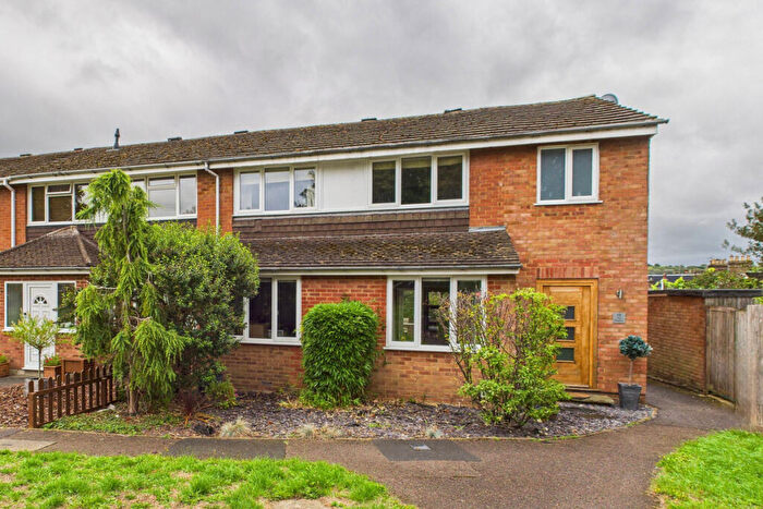 4 Bedroom End Of Terrace House For Sale In The Poplars, Boxmoor, HP1