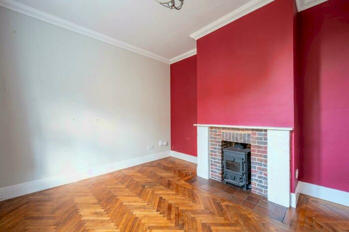 3 Bedroom Detached House To Rent In Cheselden Road, Guildford, GU1