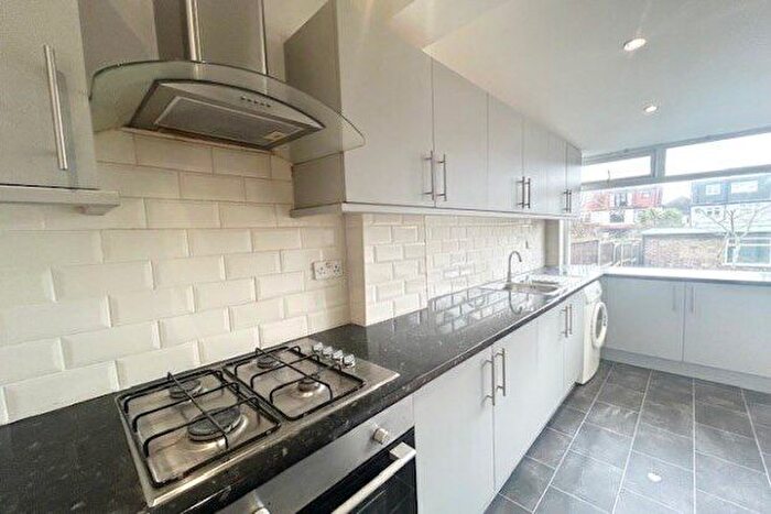 3 Bedroom Property To Rent In Glenwood Drive, Gidea Park, RM2