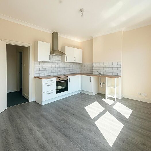 2 Bedroom Flat To Rent In Silver Street, Edmonton, N18