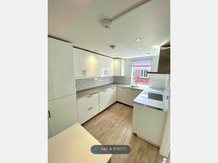 2 Bedroom Flat To Rent In Heaton, Newcastle Upon Tyne, NE6