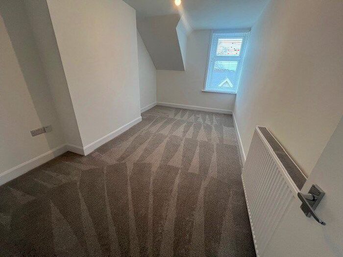 2 Bedroom Flat To Rent In Poole Road, Bournemouth, BH4