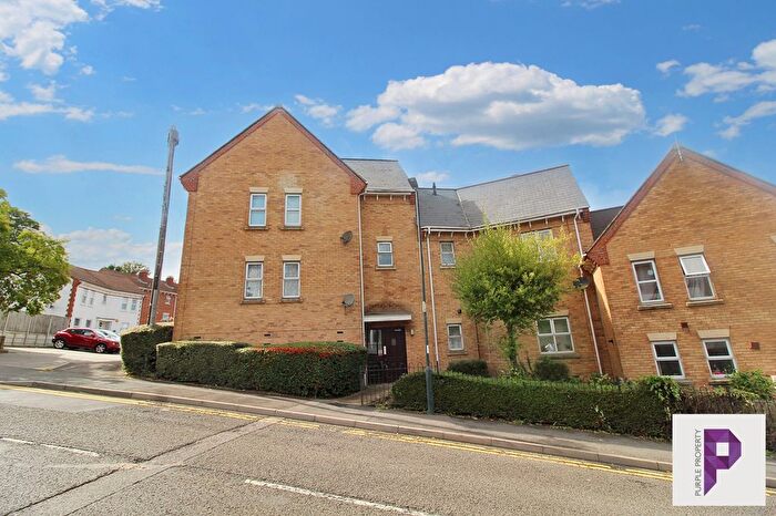 1 Bedroom Flat For Sale In Mark Street, Chatham, Kent, ME4