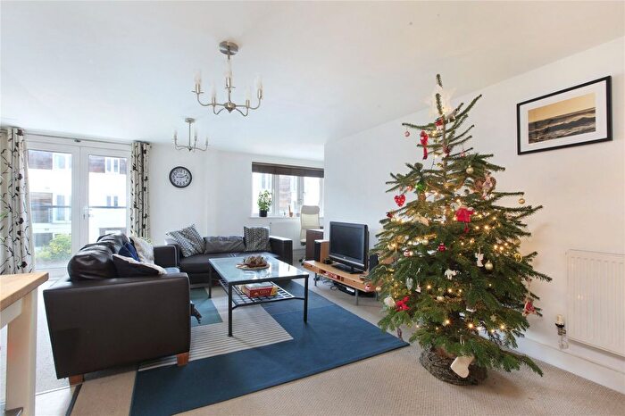 2 Bedroom Flat To Rent In Stane Grove, Clapham North, SW9