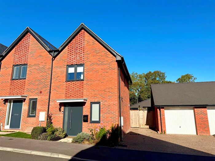 2 Bedroom End Of Terrace House For Sale In Brunel Way, Whiteley, PO15