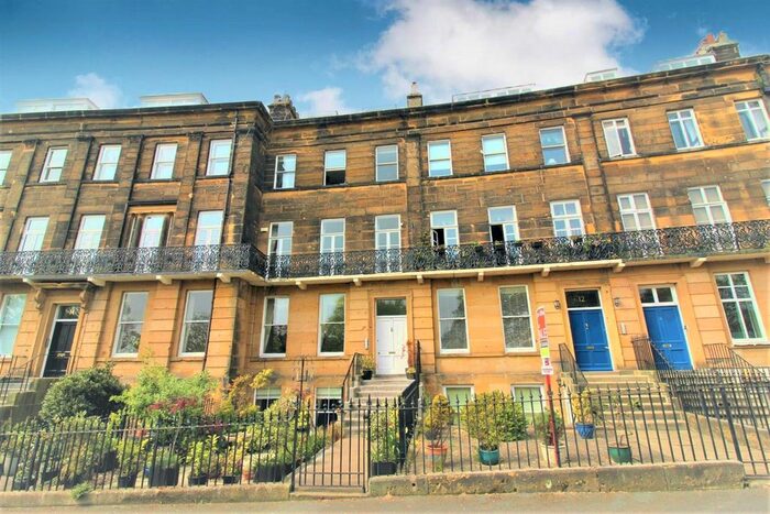 2 Bedroom Flat To Rent In The Crescent, Scarborough, YO11