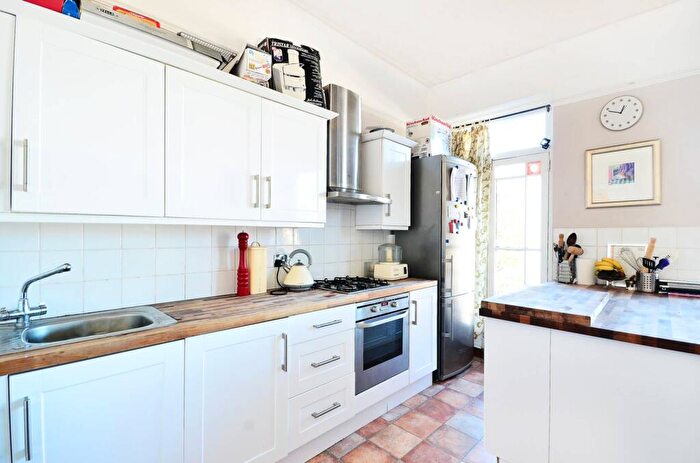 2 Bedroom Flat To Rent In Alexandra Park Road, Alexandra Park, London, N22