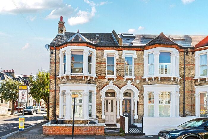 2 Bedroom Flat For Sale In Marmion Road, London, SW11