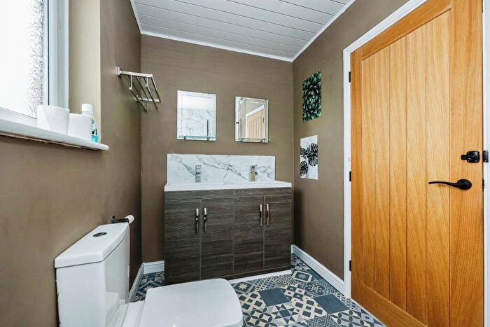 3 Bedroom Semi-Detached House For Sale In Wheatsheaf Drive, Waterlooville, Hampshire, PO8