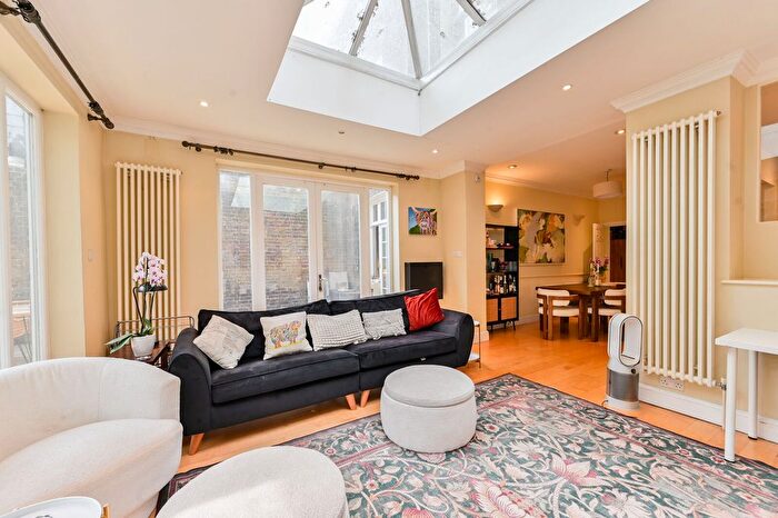 3 Bedroom Flat For Sale In Eccleston Square, Pimlico, London, SW1V