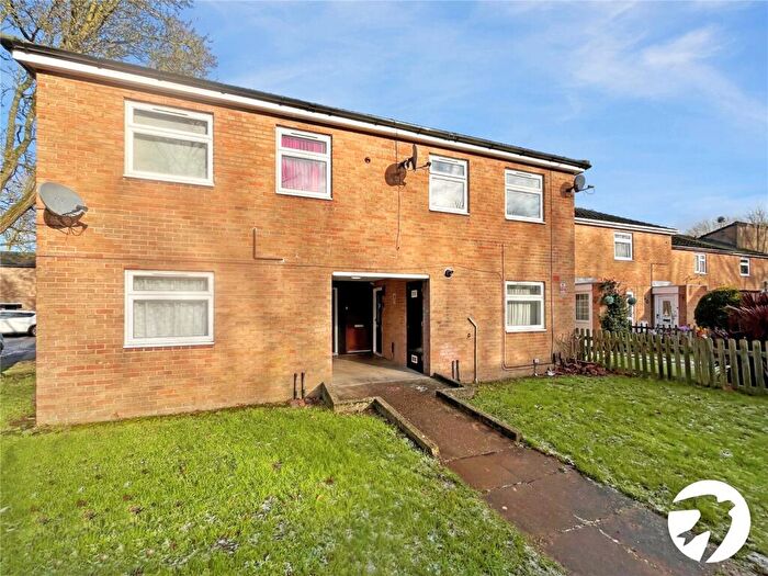 2 Bedroom Flat To Rent In Regency Close, Gillingham, Kent, ME8