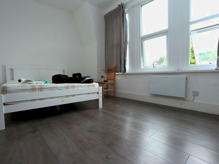 Property To Rent In Queens Parade, Green Lanes, London, N8