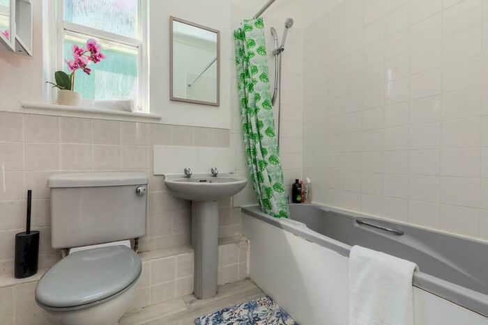 2 Bedroom Apartment To Rent In Victoria Terrace, Hove, BN3