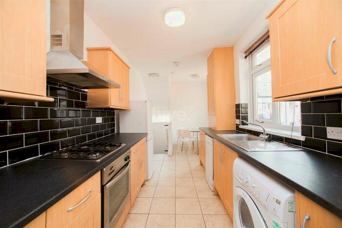 3 Bedroom Flat To Rent In Second Avenue, Heaton, Newcastle Upon Tyne, NE6