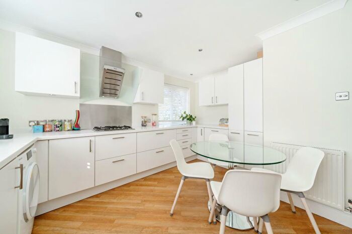 2 Bedroom Flat For Sale In Sunningdale, Berkshire, SL5