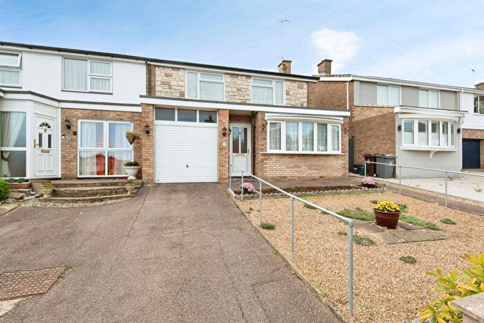 3 Bedroom Semi-Detached House For Sale In Shirley Close, Stevenage, SG2