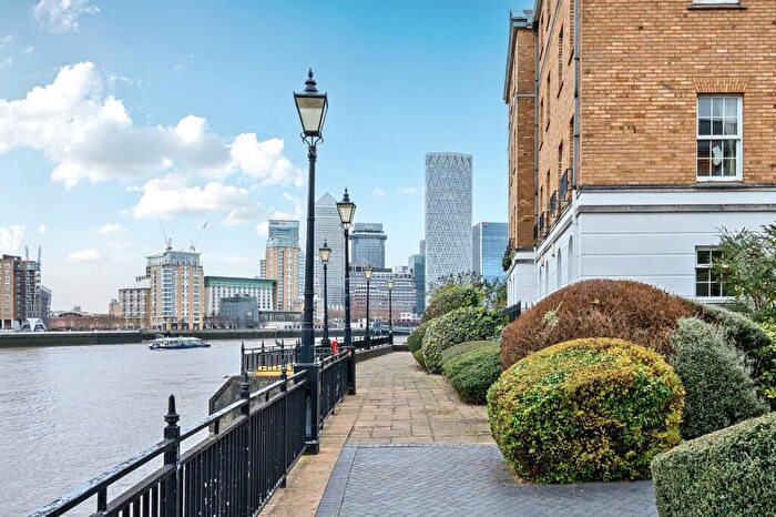 2 Bedroom Flat For Sale In Edward Square, London, SE16