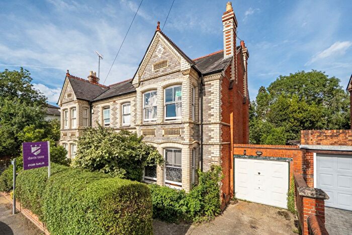 6 Bedroom Semi Detached House For Sale In Eastern Avenue, Reading, Berkshire, RG1