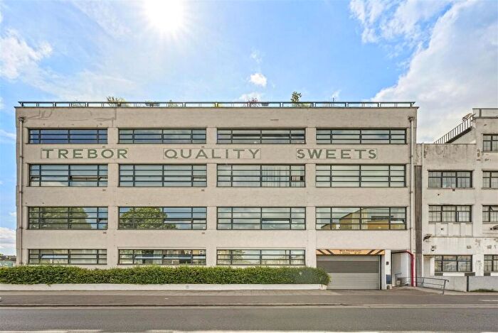 2 Bedroom Apartment To Rent In Shaftesbury Road, East Ham, E7