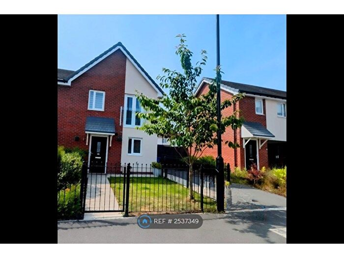 3 Bedroom Semi-Detached House To Rent In Thompson Avenue, Edlington, Doncaster, DN12