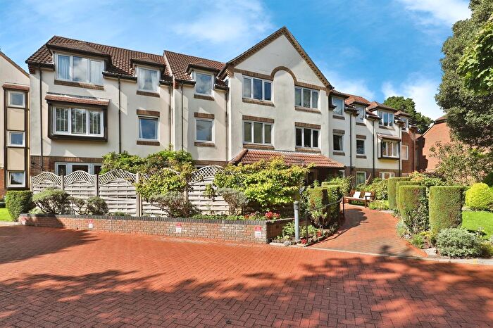 2 Bedroom Flat For Sale In Queens Park West Drive, Bournemouth, BH8